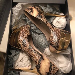 Snake skin platform pumps